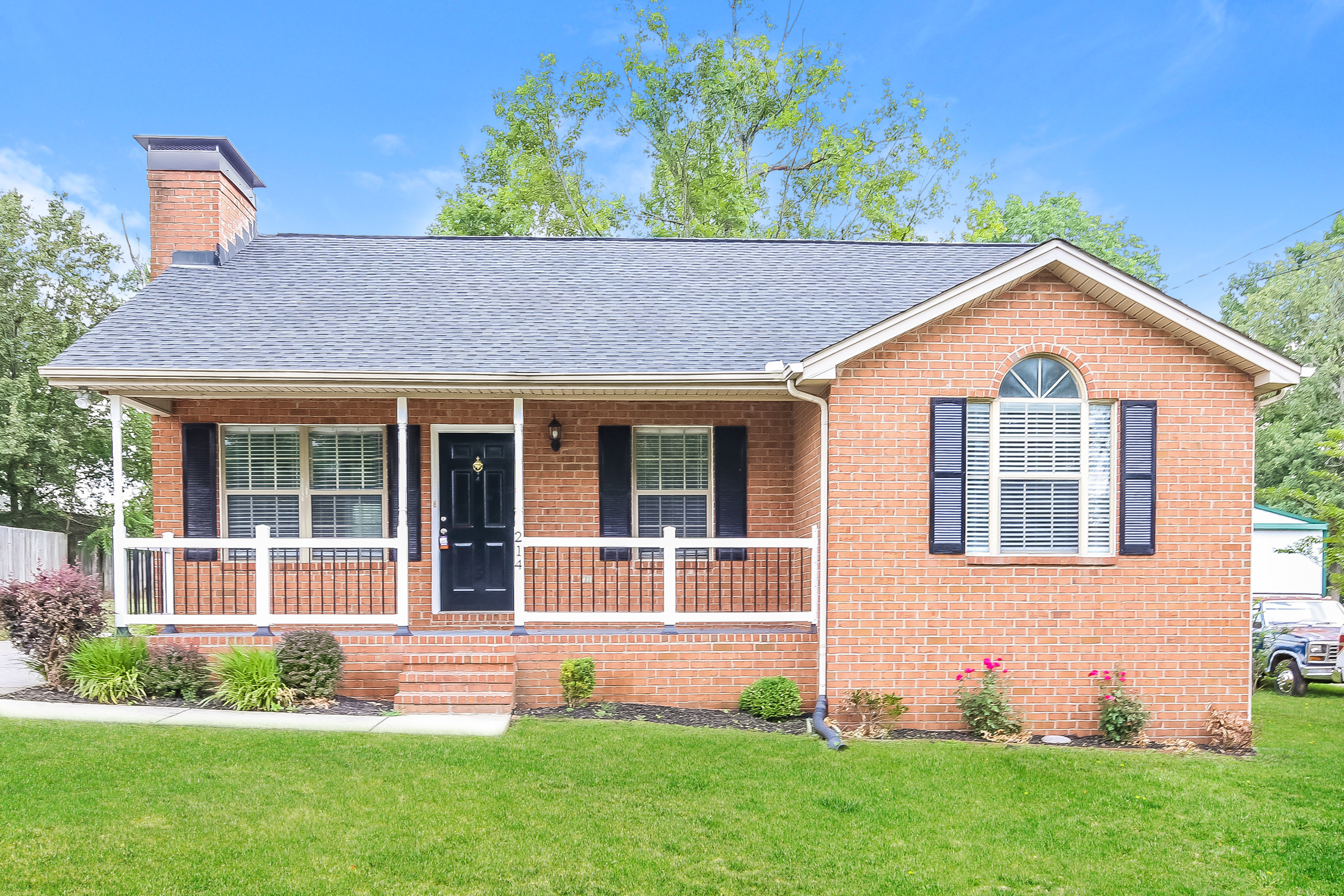 214 RIVERWOOD DR LA VERGNE, TN 37086